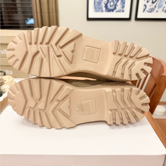 Dolce Vita Huey H2O boots in Mushroom Suede. Size 10. LIKE NEW! - Picture 5 of 5